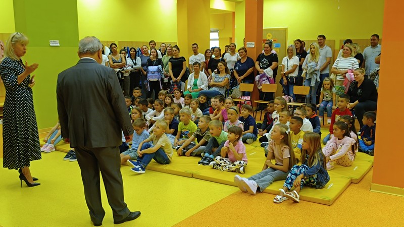 Prvašići u matičnoj školi u Cestici i Područnoj školi Lovrečan