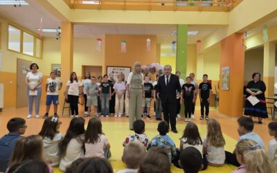 Prvašići sjeli u školske klupe