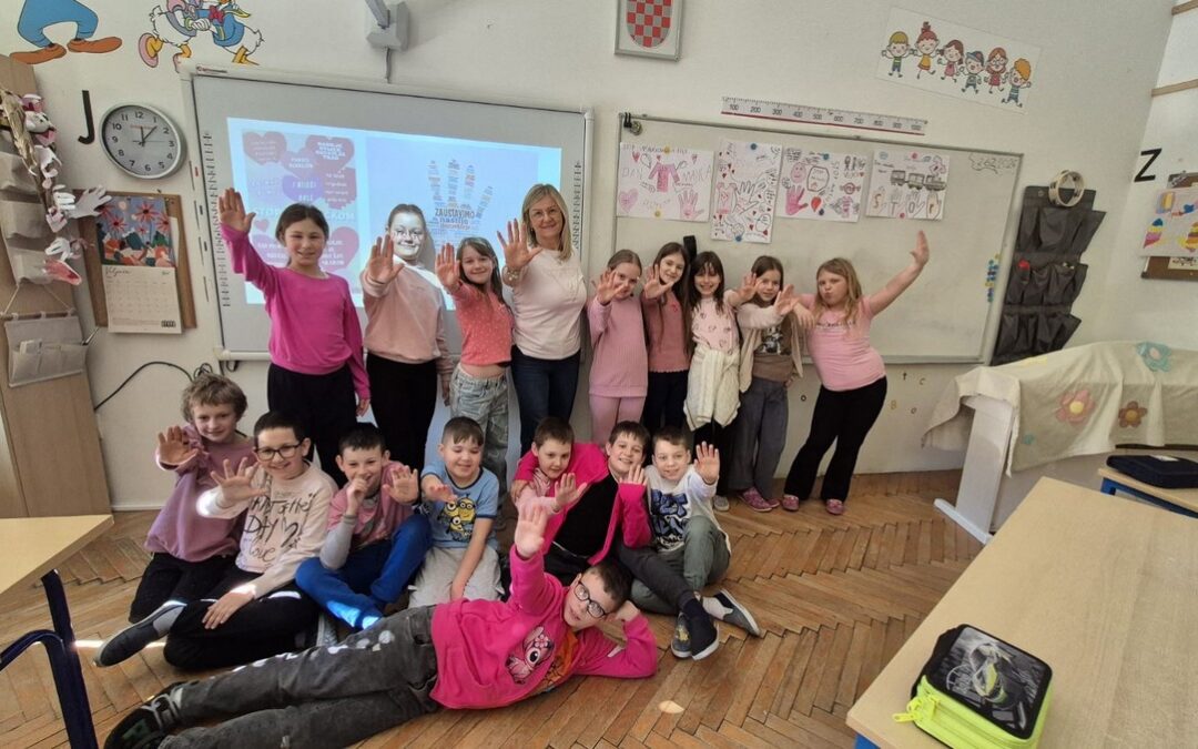 I mali Lovrečanci obilježili Dan ružičastih majica