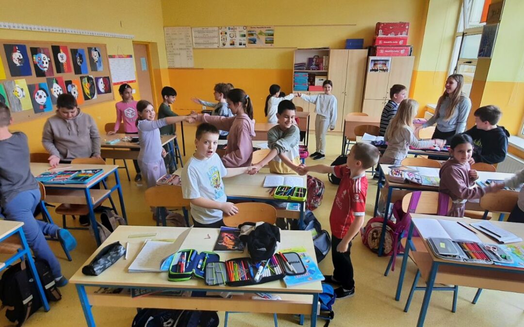 Ruka pomirenja u 3. b: Odlučno „ne“ nasilju, veliko „da“ prijateljstvu